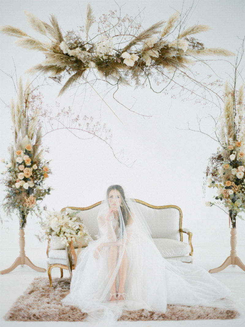bohemian wedding decor19 wedding ceremony with pampas grass
