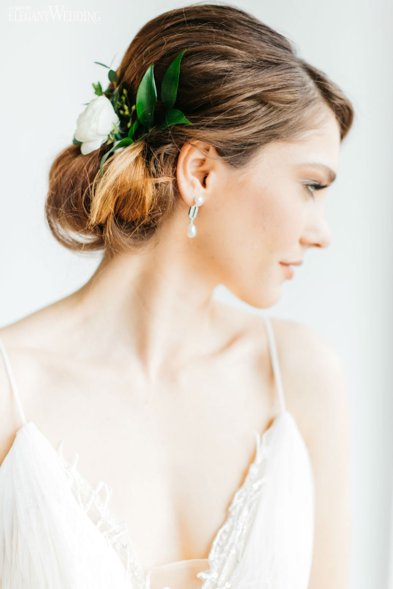 elegant-wedding-an-earthy-wedding-for-the-glam-bride4 Flower Bridal Hairstyles