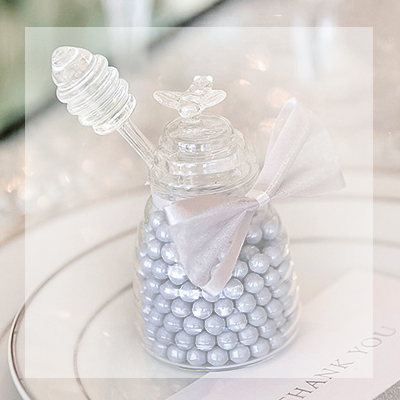 Elegant wedding favours