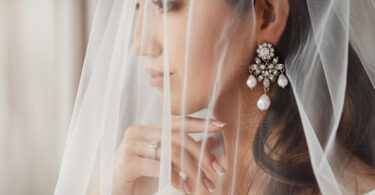 bride with diamond ring